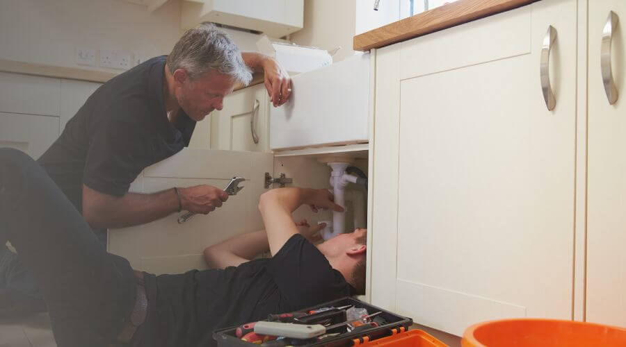 Expert burst pipe repair services in Caryville, FL